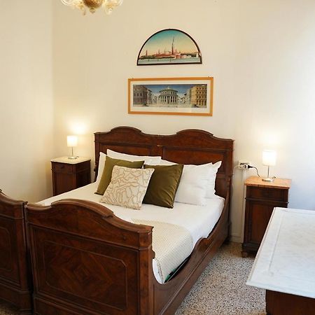 Ca' Alle Gondolette Venesia Bagian luar foto