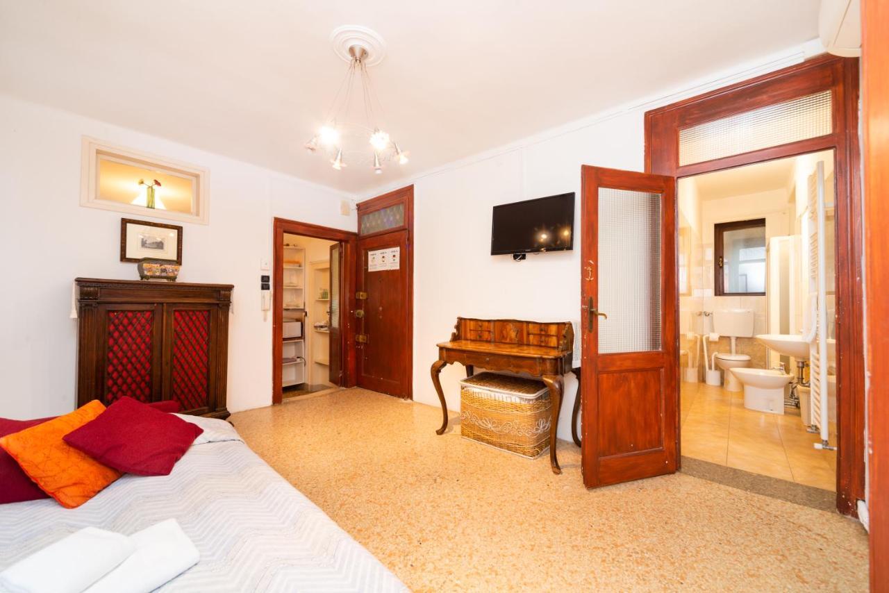 Ca' Alle Gondolette Venesia Bagian luar foto