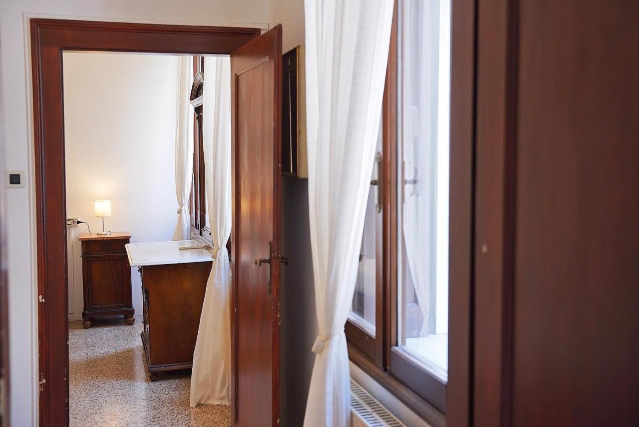 Ca' Alle Gondolette Venesia Bagian luar foto