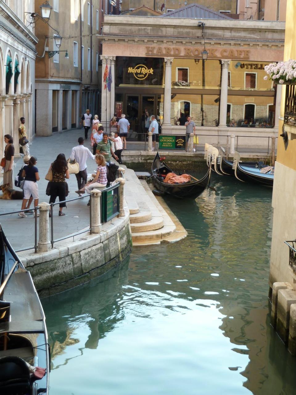 Ca' Alle Gondolette Venesia Bagian luar foto